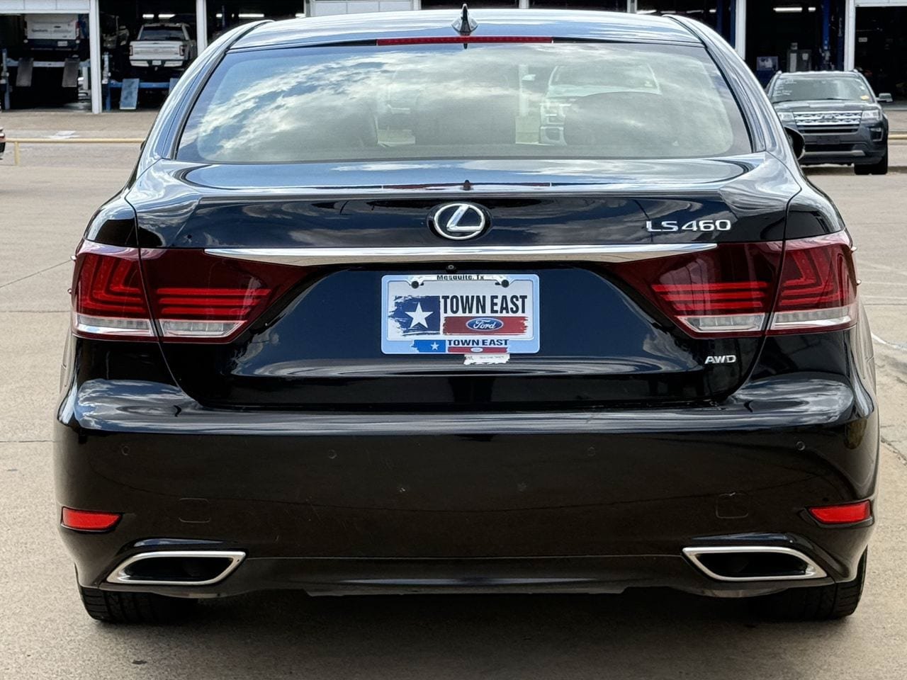 Used 2015 Lexus LS 460 AWD w/ Comfort Package image 6