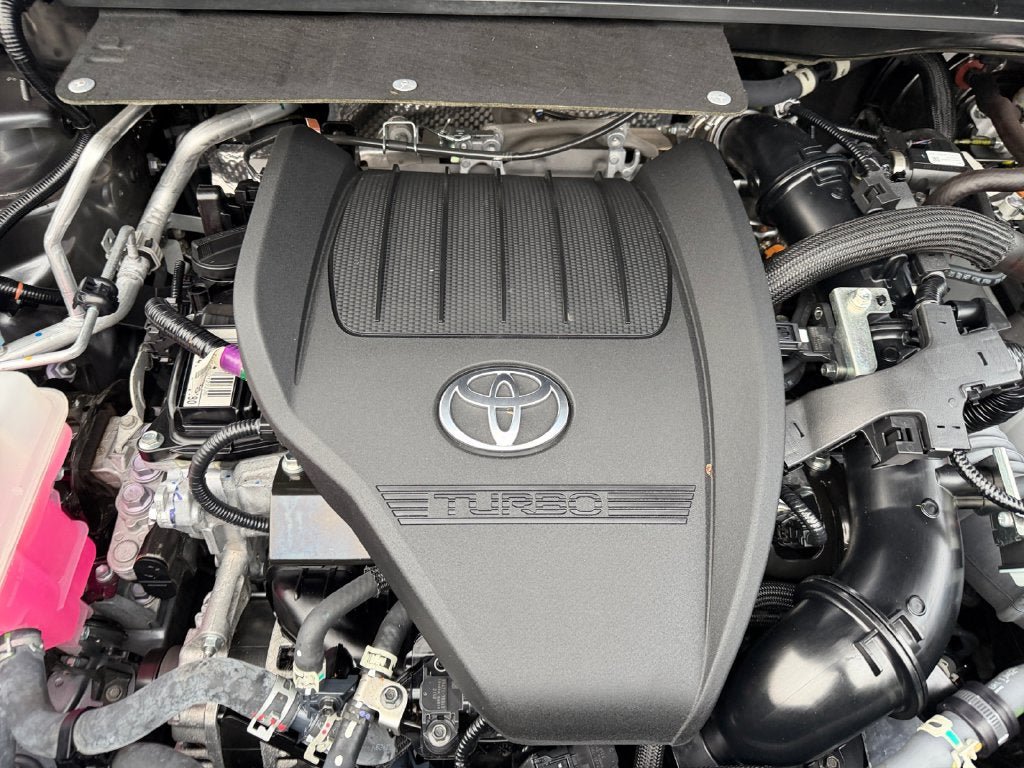 Used 2023 Toyota Highlander LE FWD image 30