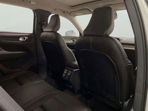 Used 2025 Volvo XC40 B5 Plus image 66