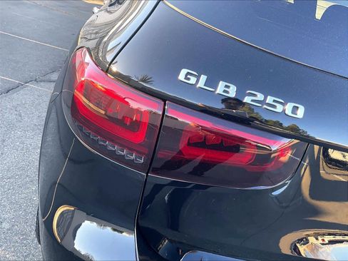 Used 2021 Mercedes-Benz GLB 250 4MATIC image 30