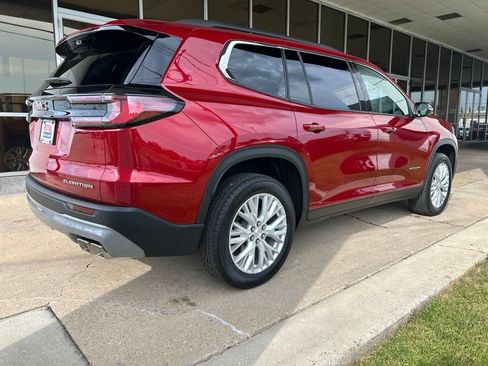 Used 2026 GMC Acadia Elevation w/ Elevation Premium Package FWD image 7