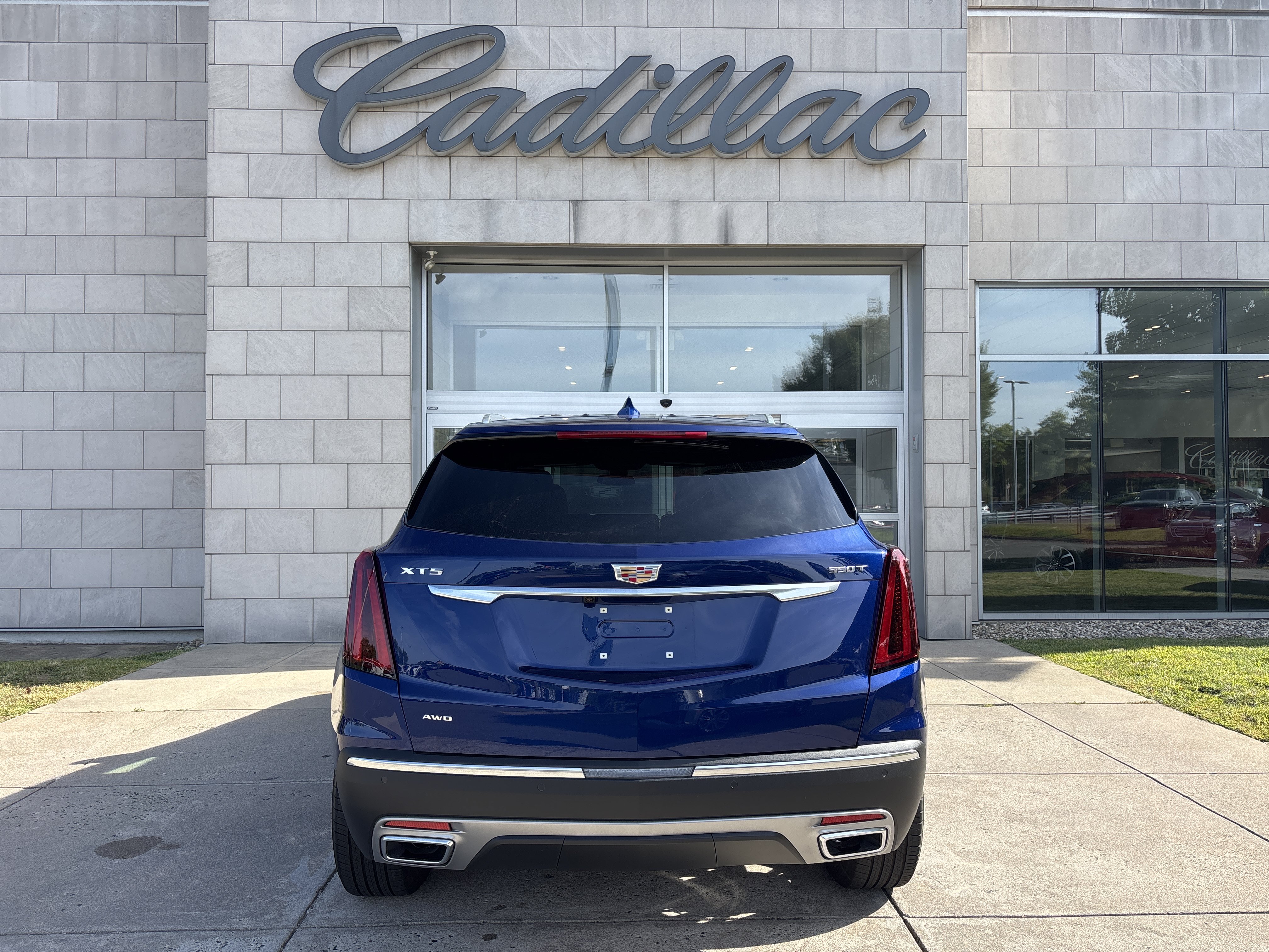 Used 2025 Cadillac XT5 Premium Luxury AWD/4WD image 6