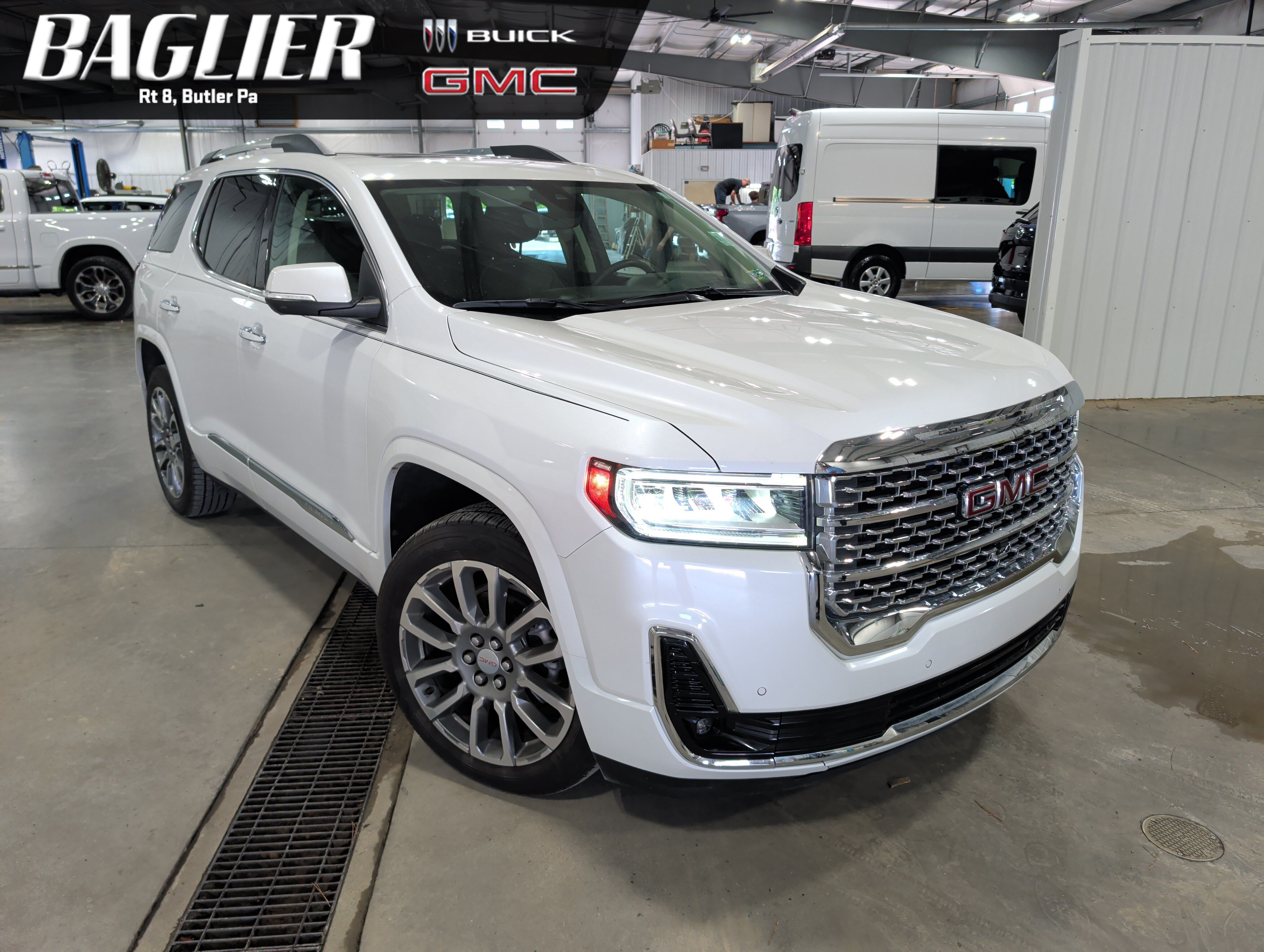 Used 2023 GMC Acadia Denali w/ Denali Ultimate Package AWD/4WD image 1