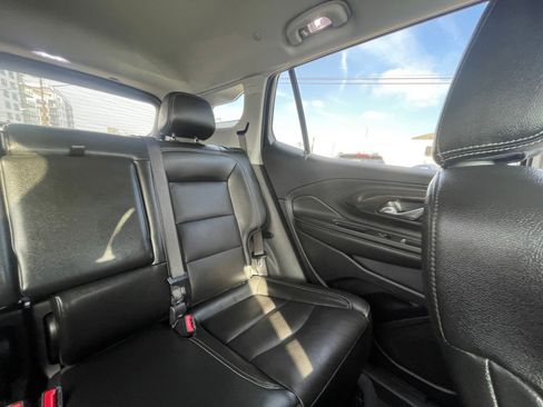 Used 2024 GMC Terrain SLT image 40