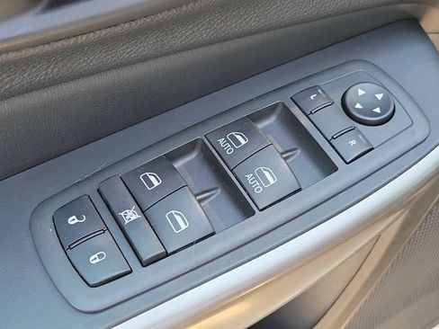 Used 2021 Jeep Cherokee Latitude Lux w/ Comfort/Convenience Group AWD/4WD image 19