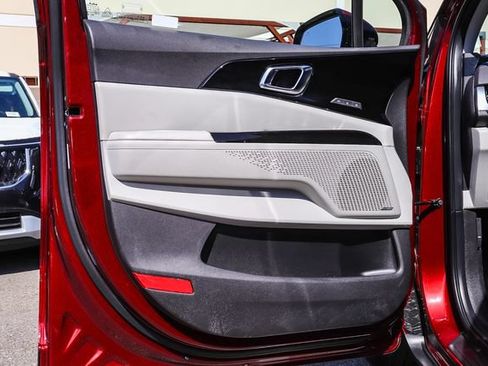 Certified 2024 Kia Carnival SX Prestige FWD image 23