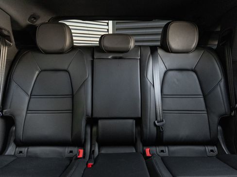 Certified 2025 Porsche Cayenne Coupe image 25