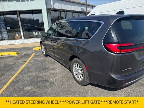Used 2023 Chrysler Pacifica Touring-L image 8