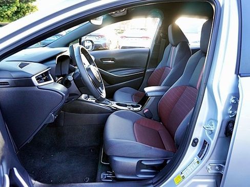 Used 2025 Toyota Corolla SE image 13