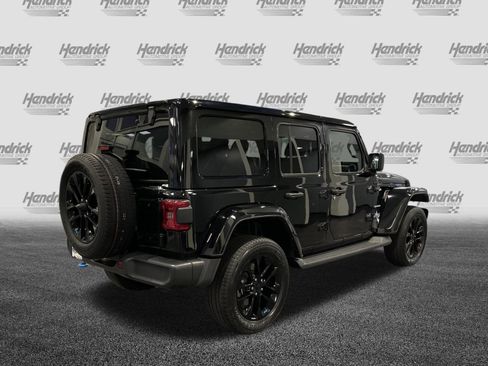 Used 2022 Jeep Wrangler Unlimited Sahara w/ Cold Weather Group image 10