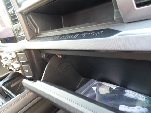 Used 2024 Ford F350 Platinum w/ FX4 Off-Road Package AWD/4WD image 60