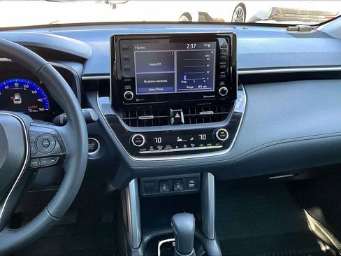 Used 2022 Toyota Corolla Cross XLE image 7