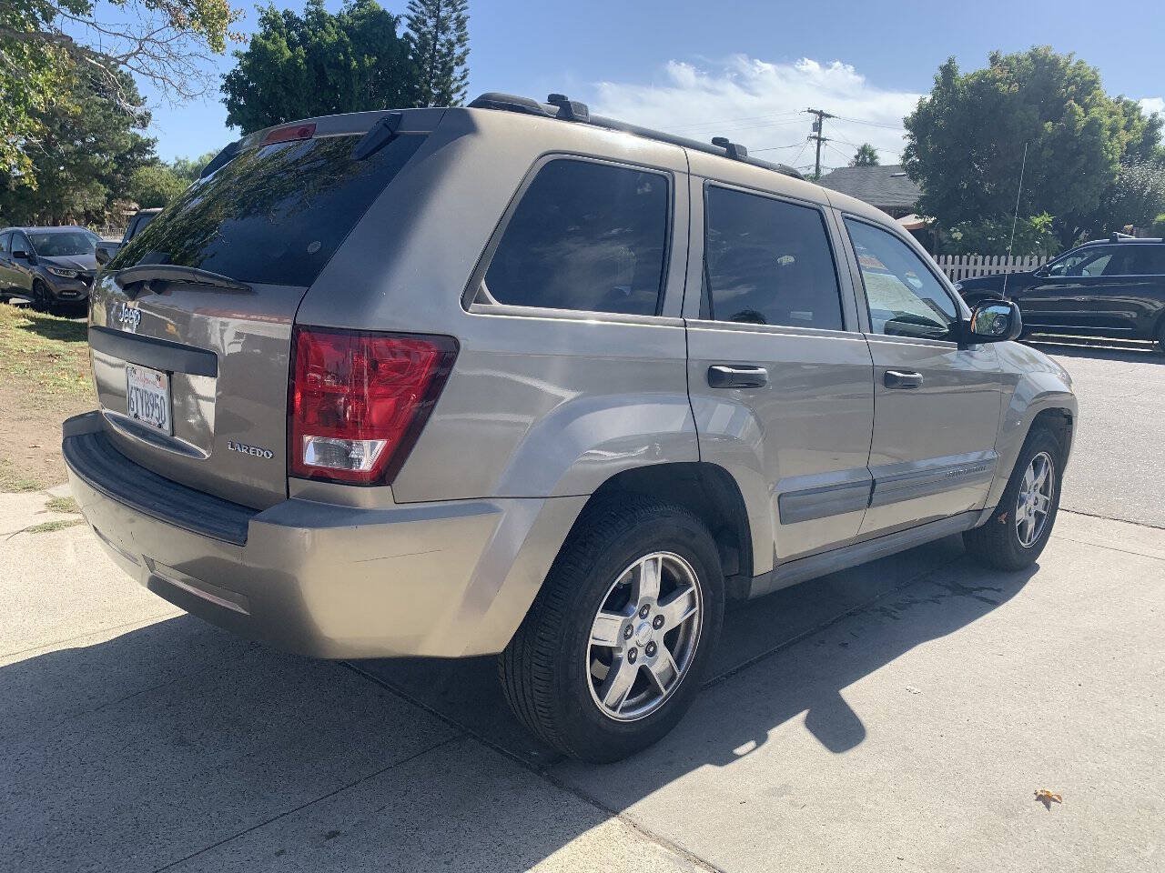 Used 2005 Jeep Grand Cherokee Laredo w/ Cargo Convenience Group RWD image 6