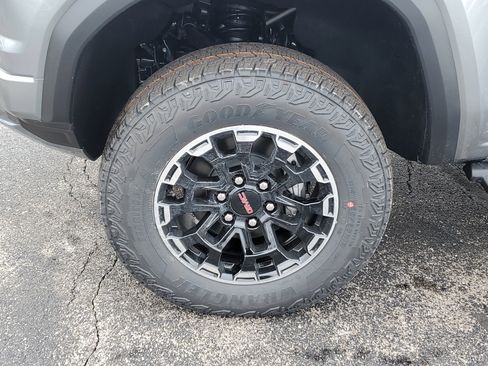 New 2026 GMC Canyon AT4 w/ LPO, Off Road Lift Package image 10