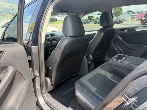Used 2013 Volkswagen Jetta SE FWD image 11