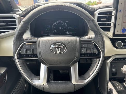 Used 2025 Toyota Sequoia Capstone AWD/4WD image 26