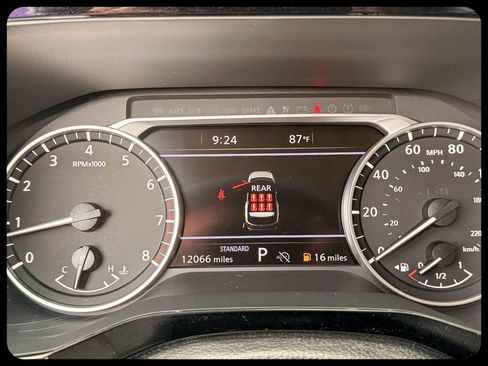 Used 2025 Nissan Pathfinder SL FWD image 35