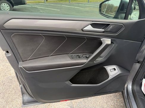 Used 2024 Volkswagen Tiguan SE image 22