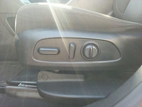 Used 2021 GMC Acadia SLE w/ Driver Convenience Package FWD image 19
