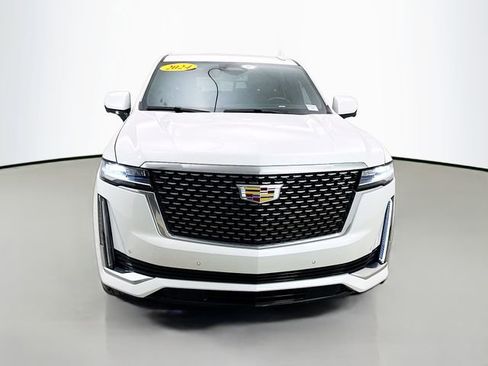 Used 2024 Cadillac Escalade Luxury image 2