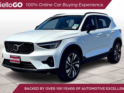 Used 2025 Volvo XC40 B5 Plus