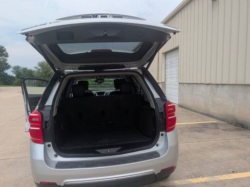 Used 2017 Chevrolet Equinox Premier w/ Enhanced Convenience Package AWD/4WD image 5