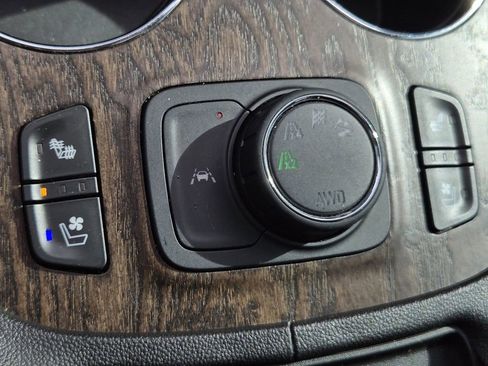 Used 2021 GMC Acadia Denali w/ GMC Pro Grade Package image 9