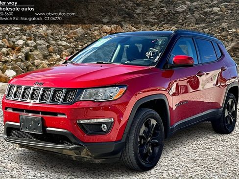 Used 2018 Jeep Compass Latitude image 1