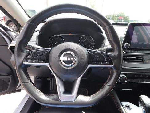 Used 2024 Nissan Altima 2.5 SR FWD image 17