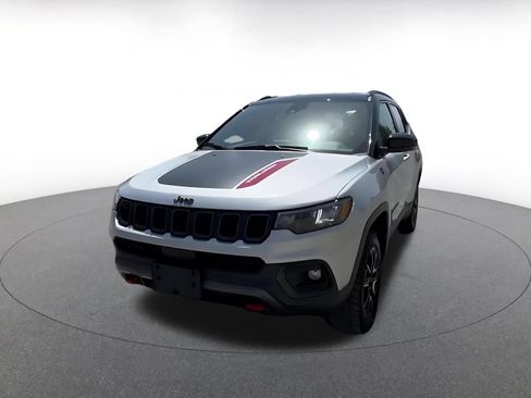 Used 2025 Jeep Compass Trailhawk AWD/4WD image 7