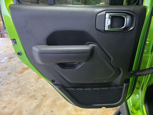 New 2025 Jeep Wrangler Unlimited Rubicon w/ Technology Group image 37