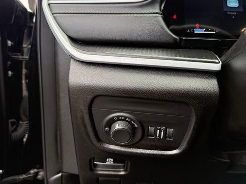 Used 2024 Jeep Grand Cherokee L Laredo image 26