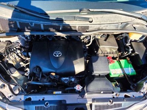 Used 2017 Toyota Sienna XLE Premium w/ Cargo Management Package image 57