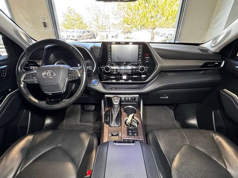 Used 2021 Toyota Highlander Limited AWD/4WD image 18