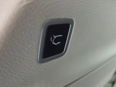 Used 2020 Chrysler Pacifica Touring-L Plus w/ Tire & Wheel Group image 14