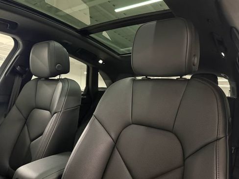 Certified 2026 Porsche Macan AWD/4WD image 22