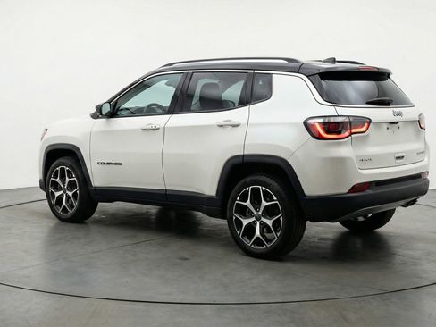 Used 2025 Jeep Compass Limited image 6