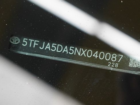 Used 2022 Toyota Tundra Limited image 33