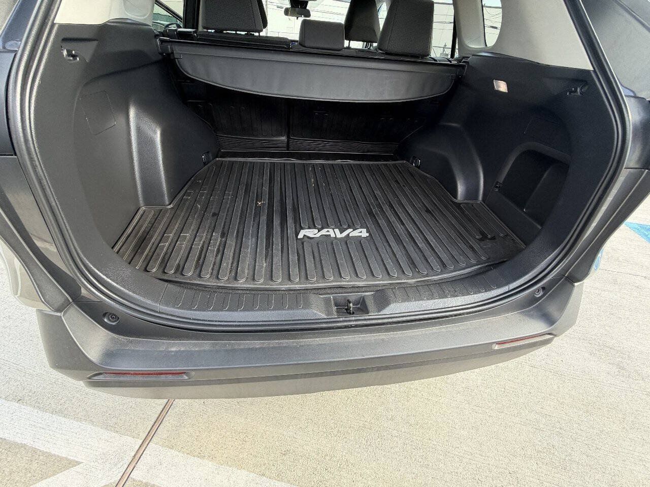Used 2024 Toyota RAV4 LE AWD/4WD image 24