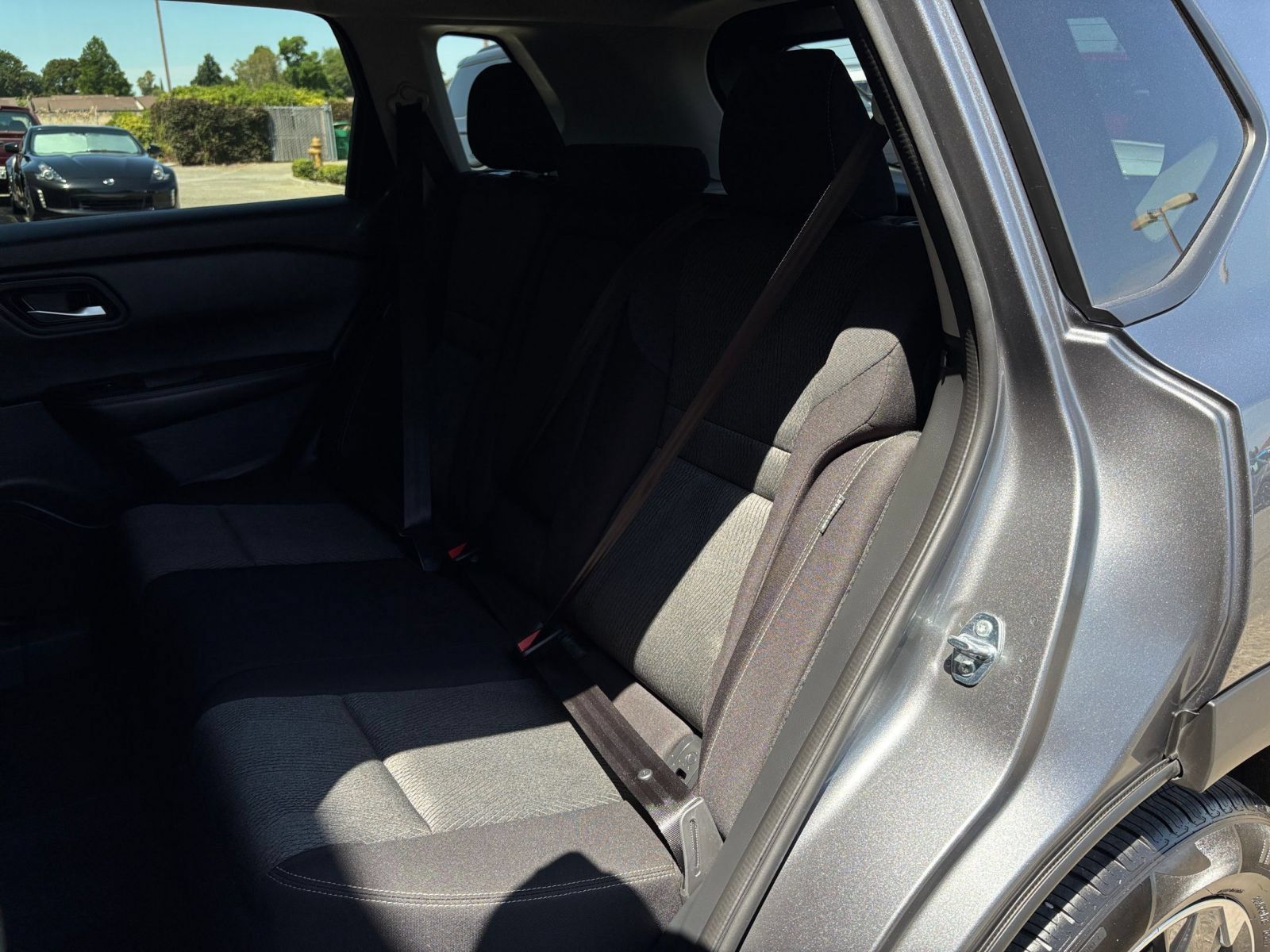 Used 2025 Nissan Rogue SV FWD image 38