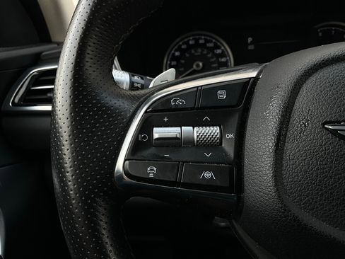 Used 2025 Genesis G70 2.5T image 36