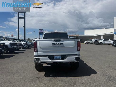 Used 2022 GMC Sierra 1500 Elevation w/ Elevation Premium Package AWD/4WD image 6