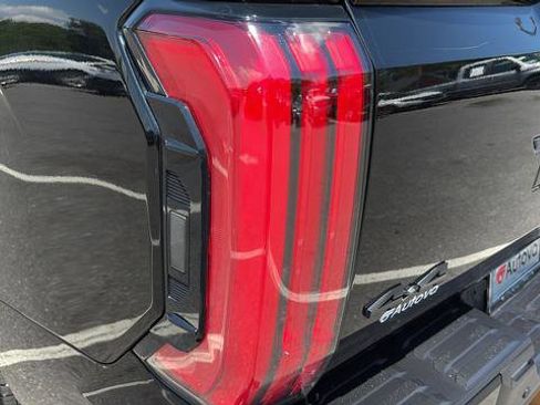 Used 2023 Toyota Tundra Platinum AWD/4WD image 29
