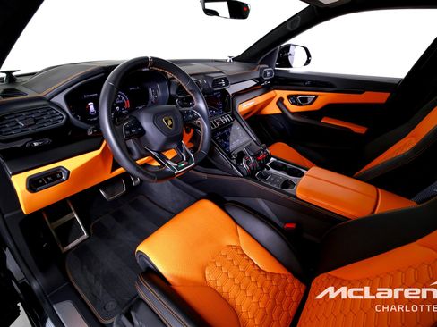Used 2021 Lamborghini Urus image 12