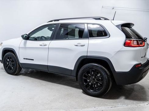 Used 2023 Jeep Cherokee Altitude Lux AWD/4WD image 2
