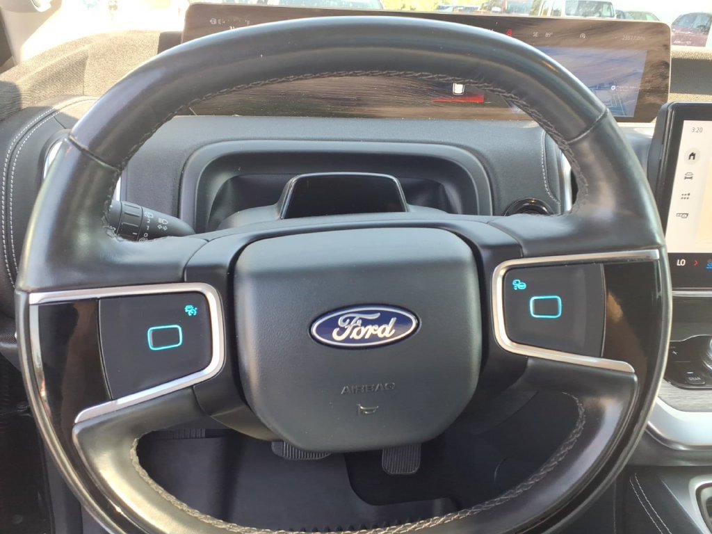 Used 2025 Ford Expedition Platinum w/ Driver's Package AWD/4WD image 7