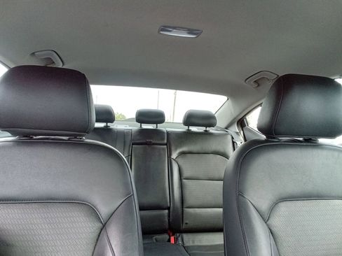 Used 2017 Hyundai Elantra Limited FWD image 19