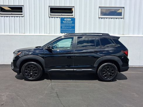 Used 2023 Honda Passport TrailSport image 2