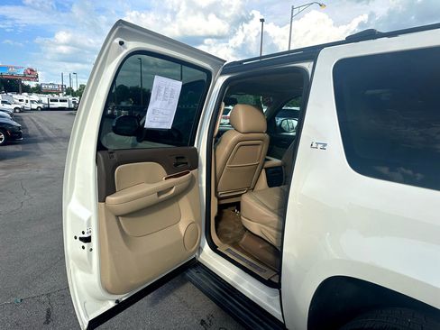 Used 2014 Chevrolet Suburban LTZ image 13