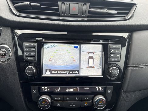 Used 2017 Nissan Rogue SL w/ SL Premium Package image 24